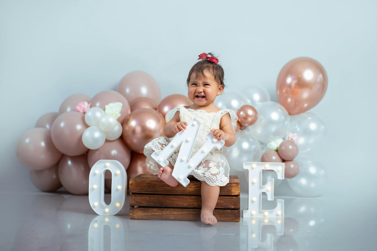 Baby girl vs baby boy balloon decoration — colour ideas & themes