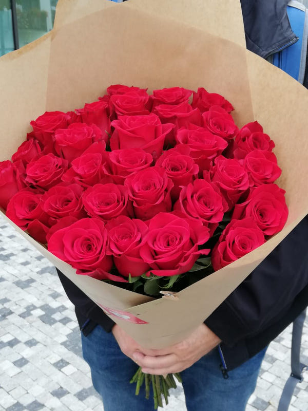 29 long red roses