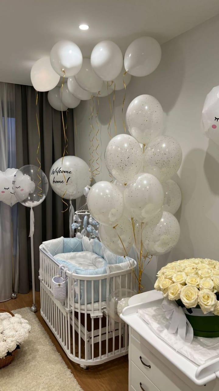 White balloons setup